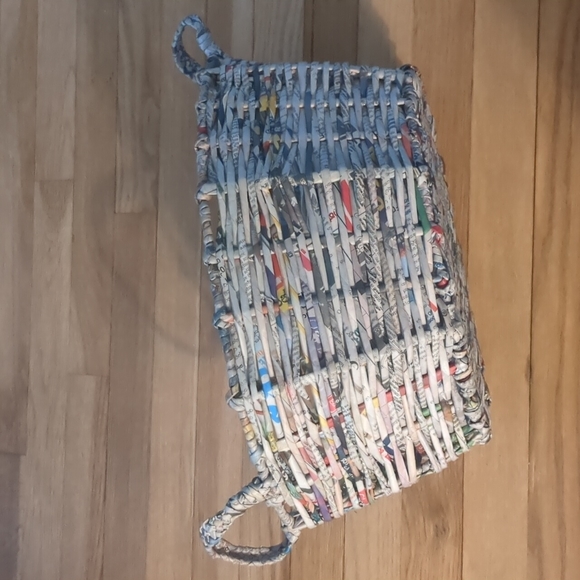NWT Trader Joe’s Handwoven Recycled Newspaper Basket - Picture 4 of 9